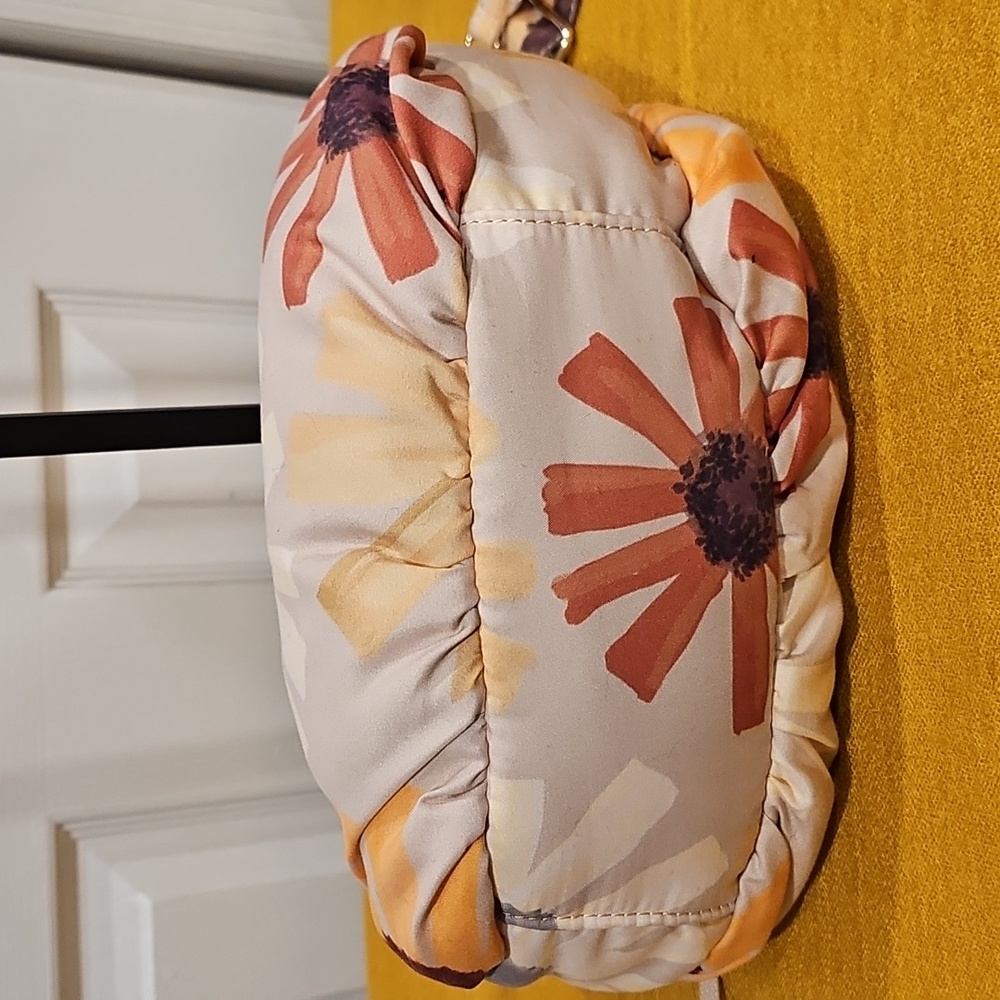 Vince Camuto Harlo Oversized Sunflowers Abstract Crossbody EUC - Picture 6 of 16
